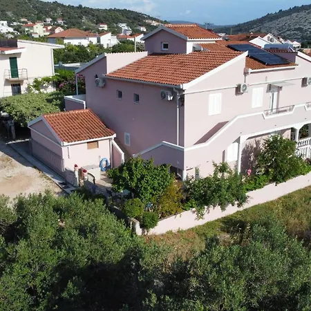Διαμέρισμα Tri Srca Vinišće