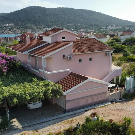Διαμέρισμα Tri Srca Vinišće