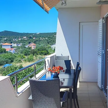 Διαμέρισμα Tri Srca *