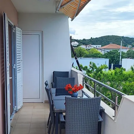 Tri Srca * Vinišće